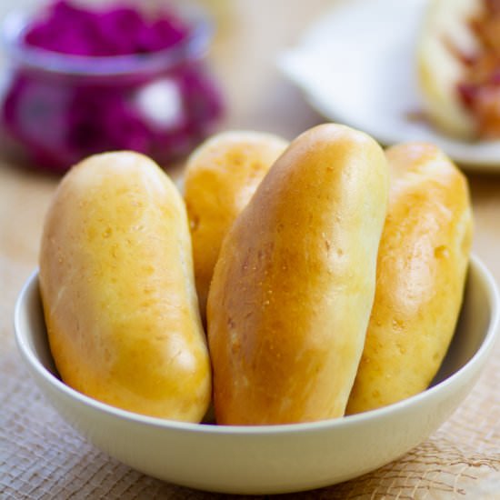 Hot dog buns - Recipe photo by mecooks.com