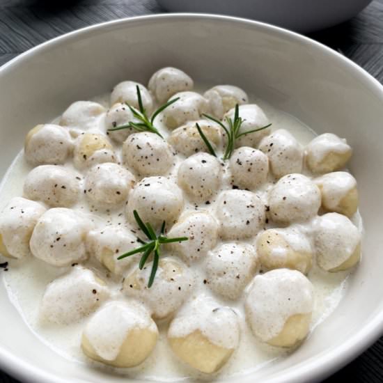 Cauliflower gnocchi with rosemary - Recipe photo by lessbuttermoreoil
