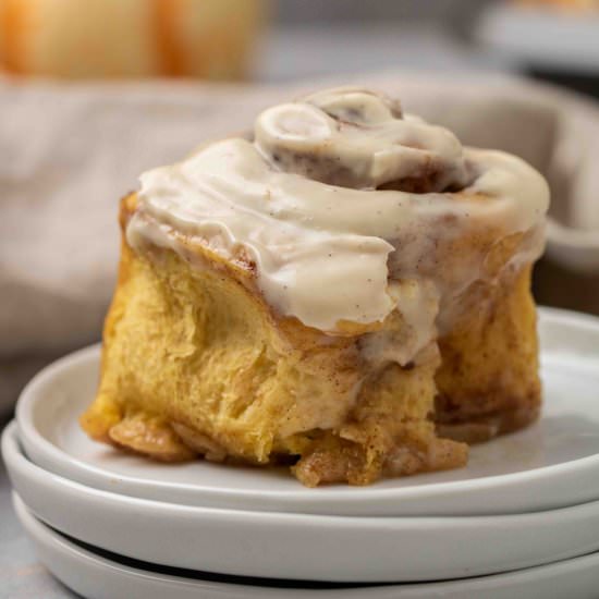 pumpkin cinnamon rolls - Recipe photo by lifestyleofafoodie