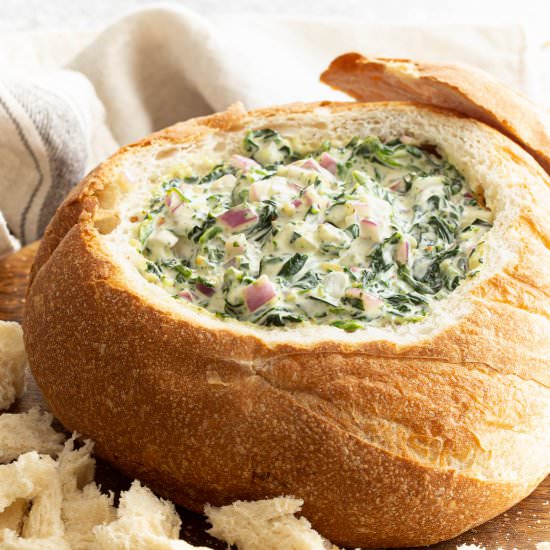 Quick & Creamy Spinach Cob Loaf Dip - Recipe photo by Wandercooks