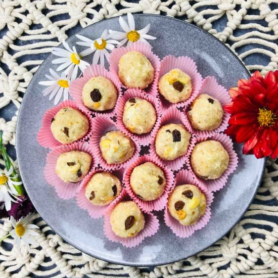 Rava laddu/ladoo - Recipe photo by spicytamarind
