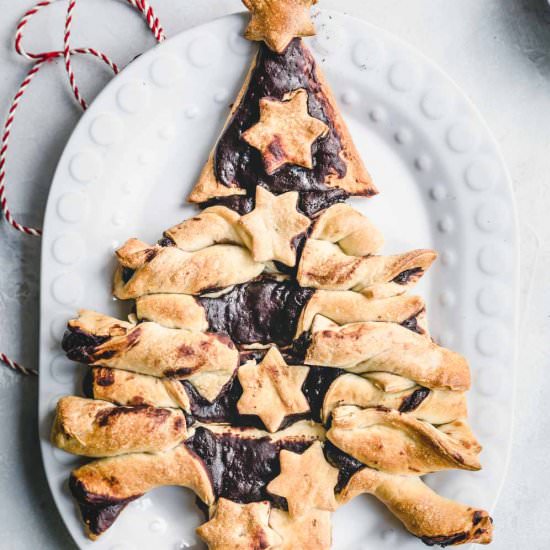 Vegan Puff Pastry Christmas Tree - Recipe photo by The Green Creator