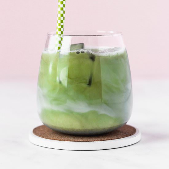 iced vanilla matcha latte - Recipe photo by damnspicy