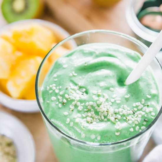 Spirulina Smoothie - Recipe photo by Running to the Kitchen