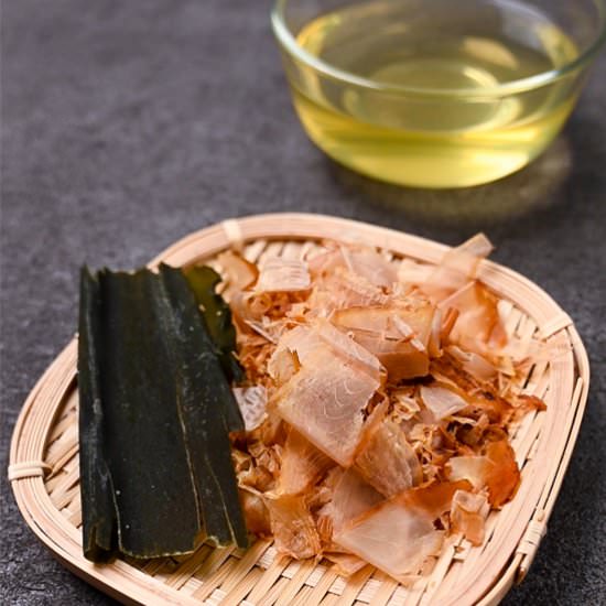 Kelp and Bonito Japanese Dashi - Recipe photo by Sudachi Recipes