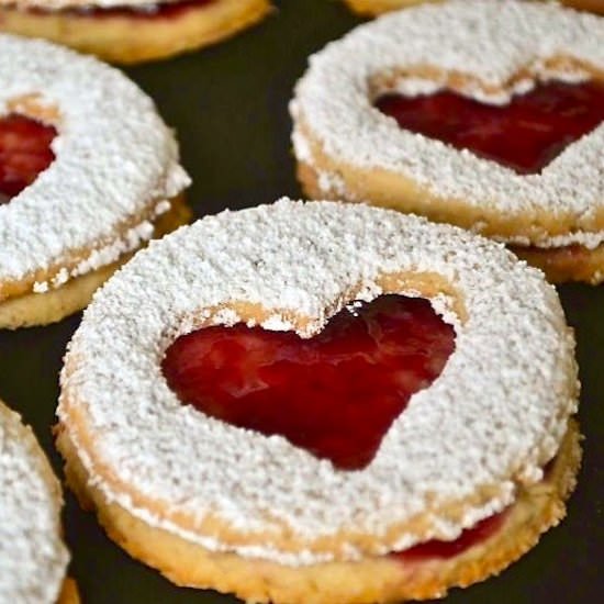 Raspberry Oatmeal Hearts - Recipe photo by Kitchengetaway