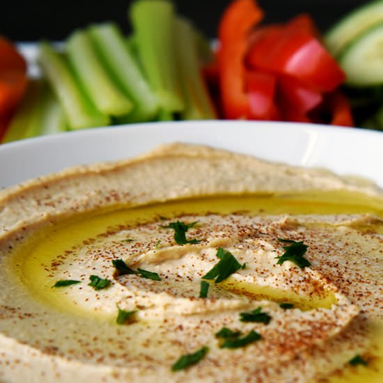 HOMEMADE HUMMUS WITH VEGGIES - Recipe photo by WhiskingMama