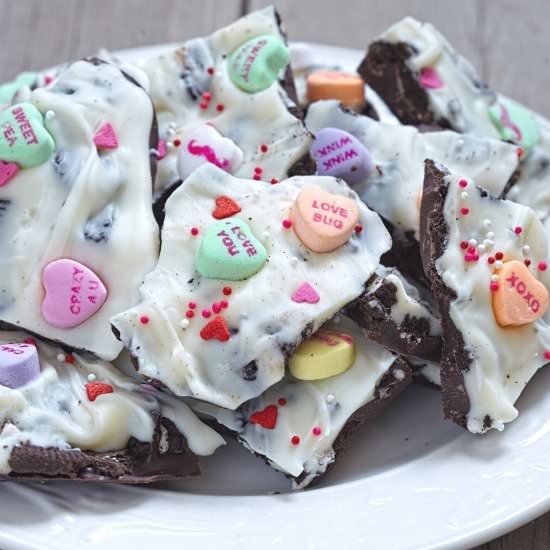 Oreo Cookie Bark Valentine's Day - Recipe photo by Everything Pretty