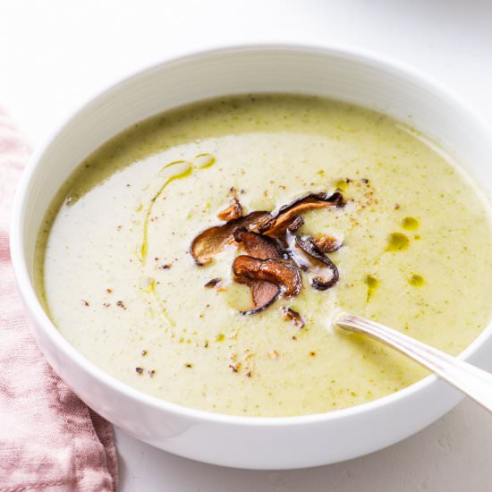 Creamy Broccoli-Potato Soup - Recipe photo by thenewbaguette