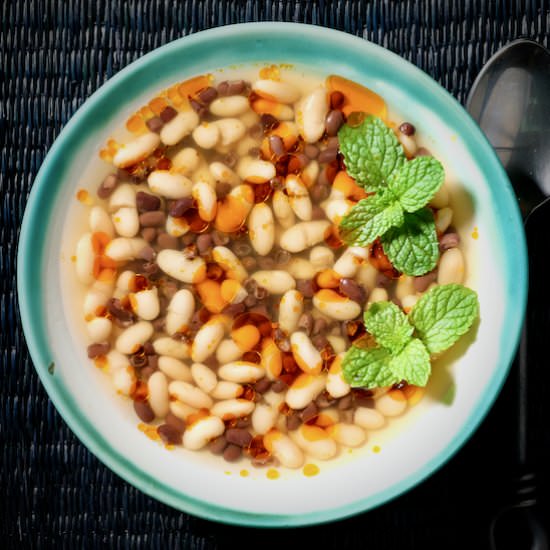 Black and white beans in phở broth - Recipe photo by delectabilia