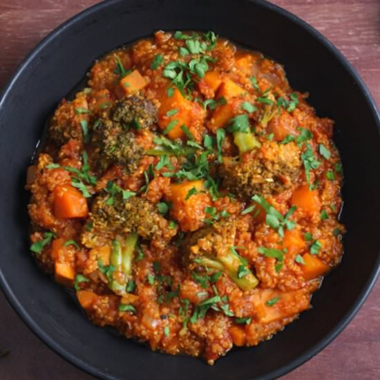 Vegan Quinoa Stew - Recipe photo by The Pesky Vegan