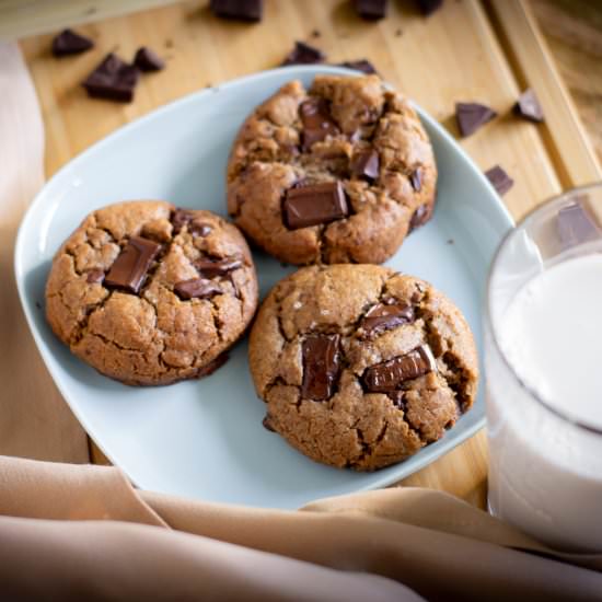 Gooey Chocolate and Tahini Cookies - Recipe photo by GradFood