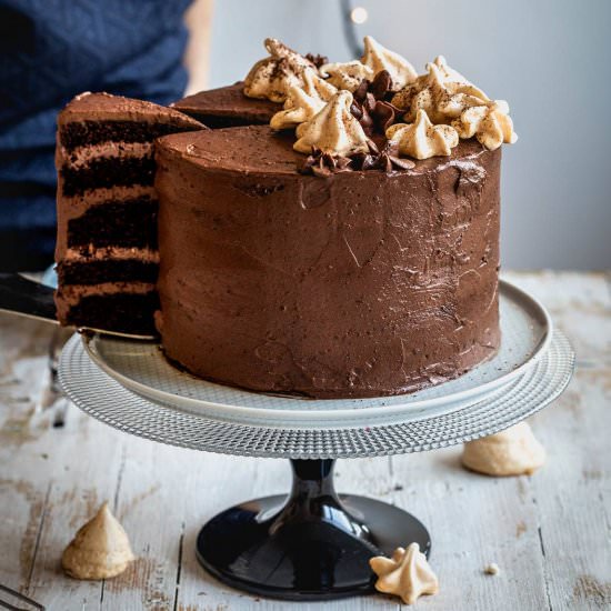 Chocolate Cake with Meringues - Recipe photo by daniscookings