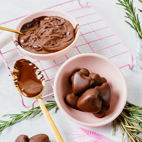 Keto Chocolate Mint Fat Bombs - Recipe photo by tarasketokitchen