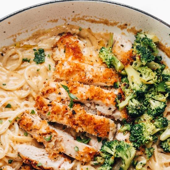 Easy Chicken Alfredo - Recipe photo by MunchkinTime
