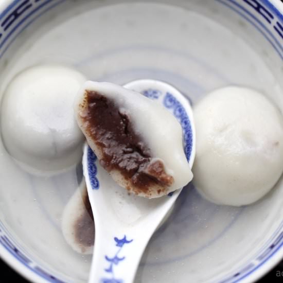 Glutinous Rice Balls with Bean Past - Recipe photo by adailyfood