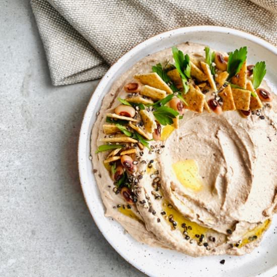 Black Eyed Pea Hummus - Recipe photo by THE VGN WAY