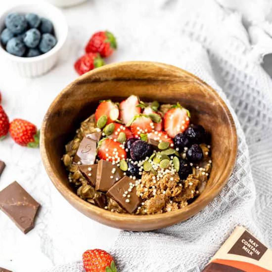 Vegan chocolate porridge - Recipe photo by TheChestnutBakery