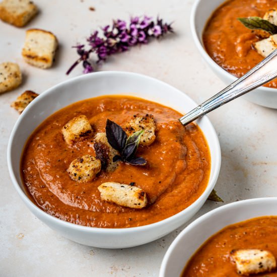 Roasted Tomato and Strawberry Soup - Recipe photo by leisurefanclub