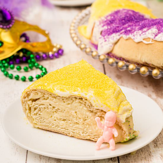 Mardi Gras King Cake - Recipe photo by thecaglediaries