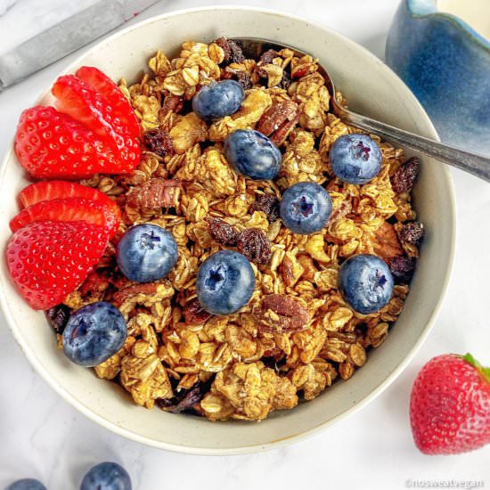 Easy Vegan Granola (Oil-Free) - Recipe photo by No Sweat Vegan