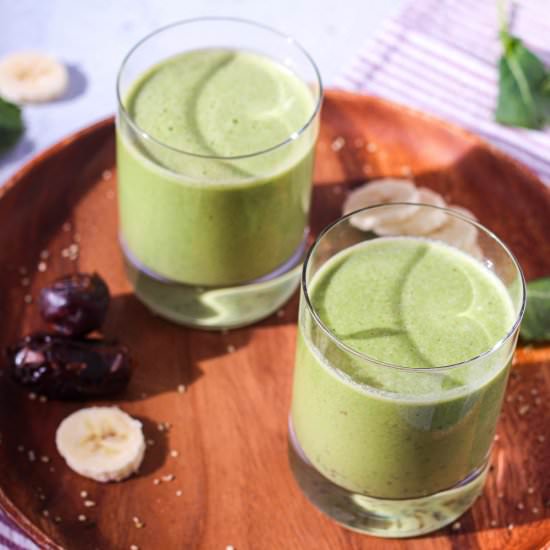 Peanut Butter Date Smoothie - Recipe photo by MaesMenu