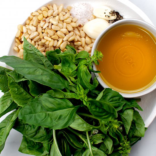 5-Ingredient Vegan Pesto - Recipe photo by KeyToMyLime