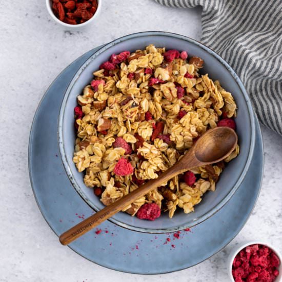 Home-made granola with almonds - Recipe photo by Good Balanced Food