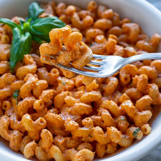 Vegan Roasted Red Pepper Pasta - Recipe photo by Sixhungryfeet
