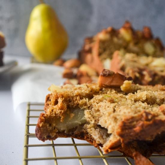 Cinnamon Pear Banana Bread - Recipe photo by Macaroniebites