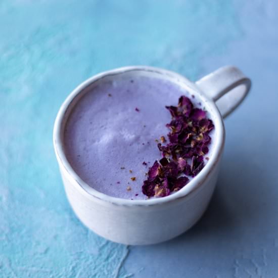 vegan hibiscus latte - Recipe photo by Aegean Delight