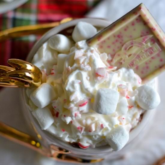Peppermint Hot Chocolate - Recipe photo by Macaroniebites