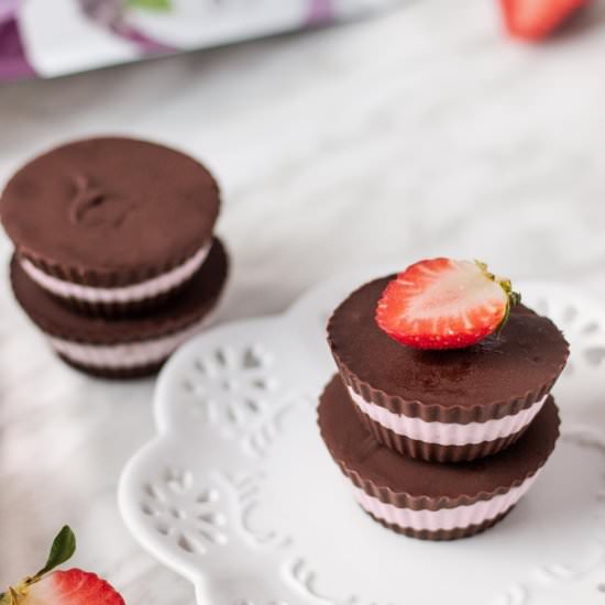 Açaí Coconut Cream Chocolate Cups - Recipe photo by rawnutritional