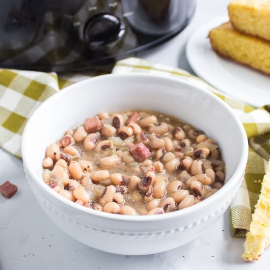Crockpot Black Eye Peas - Recipe photo by familyfreshmeals