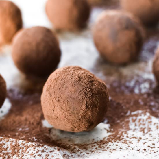 Vegan Cocoa Cinnamon Truffles - Recipe photo by Zestfull