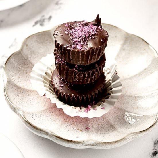 Vegan Chocolate Peanut Butter Cups - Recipe photo by Resplendent Kitchen