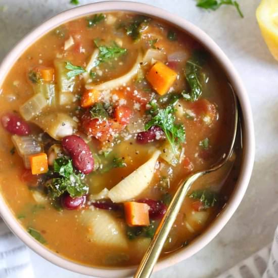 Amazing Minestrone Soup - Recipe photo by Hummusapien