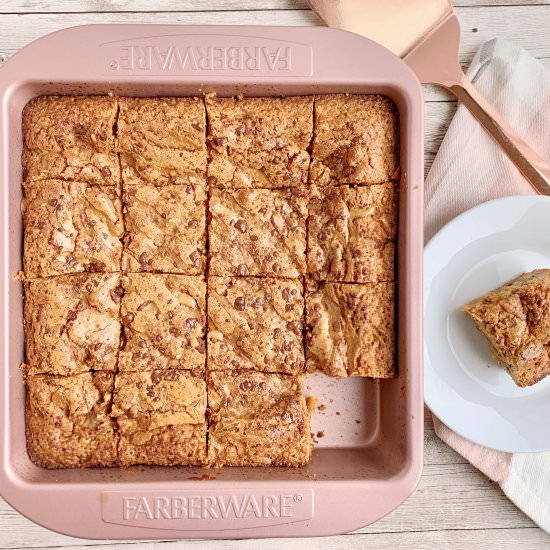 Cookie Butter Toffee Blondies - Recipe photo by Theyummymuffin