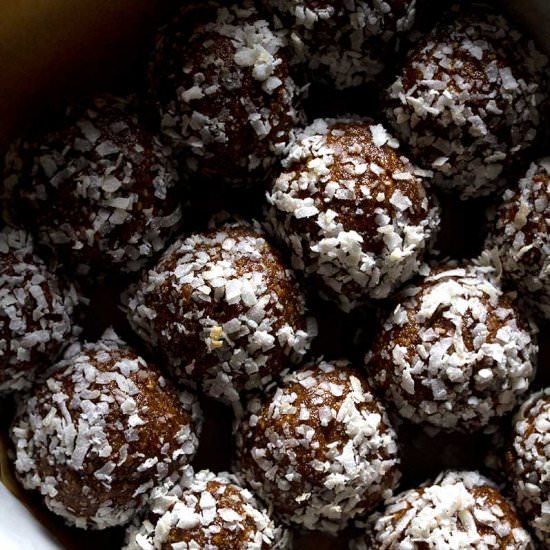 No Bake Cocoa, Coconut & Date balls - Recipe photo by The HoneyBee