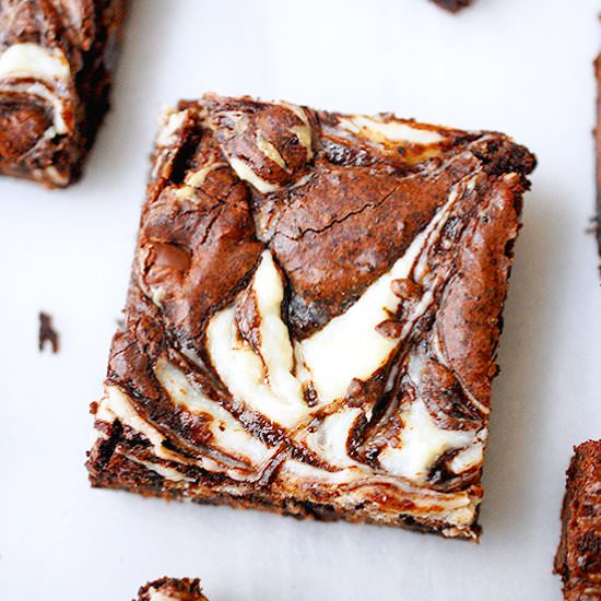 Cheesecake swirled brownies - Recipe photo by evabakes