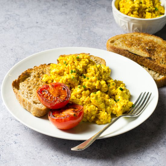 Vegan Scrambled 'Eggs' - Recipe photo by thevegspace