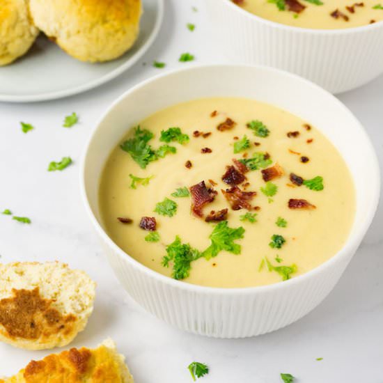 Keto cauliflower soup - Recipe photo by HereToCook