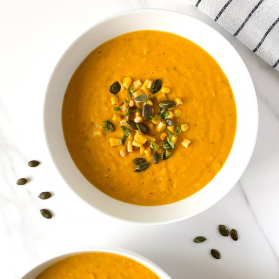 Creamy vegan corn chowder - Recipe photo by Low Histamine Kitchen