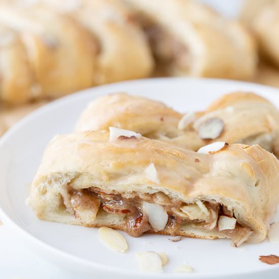 Easy Almond Braid - Recipe photo by emihill