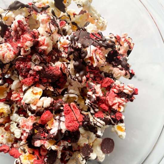 Chocolate Strawberry Popcorn - Recipe photo by frozen_bananas_