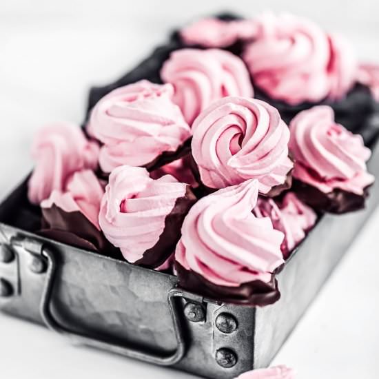 Chocolate raspberry meringue cookie - Recipe photo by Sweetly Cakes