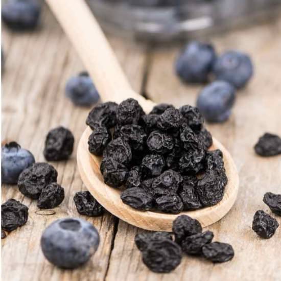 How to Dehydrate Blueberries - Recipe photo by Everything Pretty