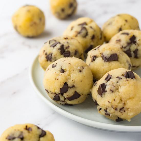 Edible keto cookie dough recipe - Recipe photo by HereToCook