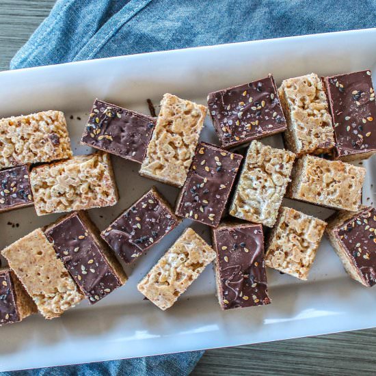 chocolate sesame crispy treats - Recipe photo by Allons-Eat