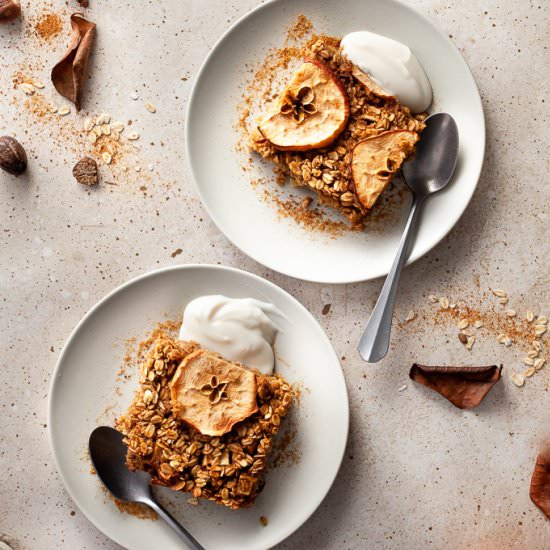 Vegan Spiced Apple Baked Oatmeal - Recipe photo by The Simple Green